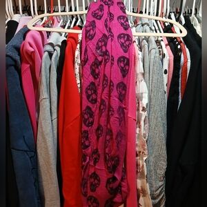 🎀 3 For $15 Pink Skull Pattern Scarf